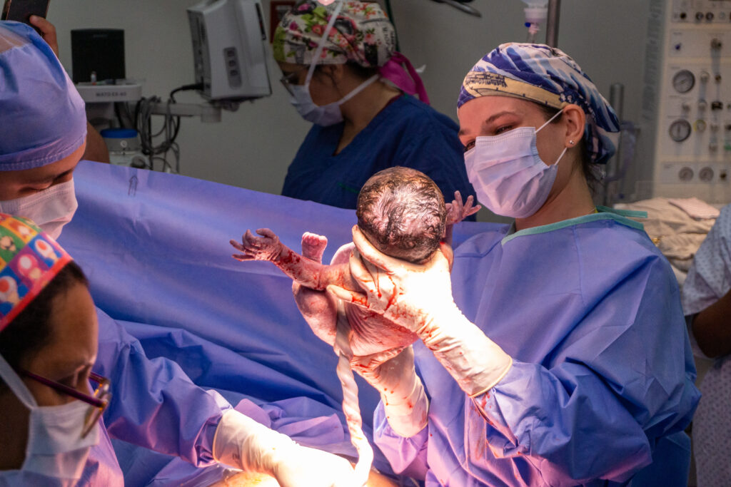 Francis y Cesar Nacimiento Bebe 21 Jun 2023 Hospital Angeles 27